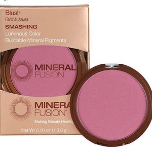 Mineral fusion smashing blush